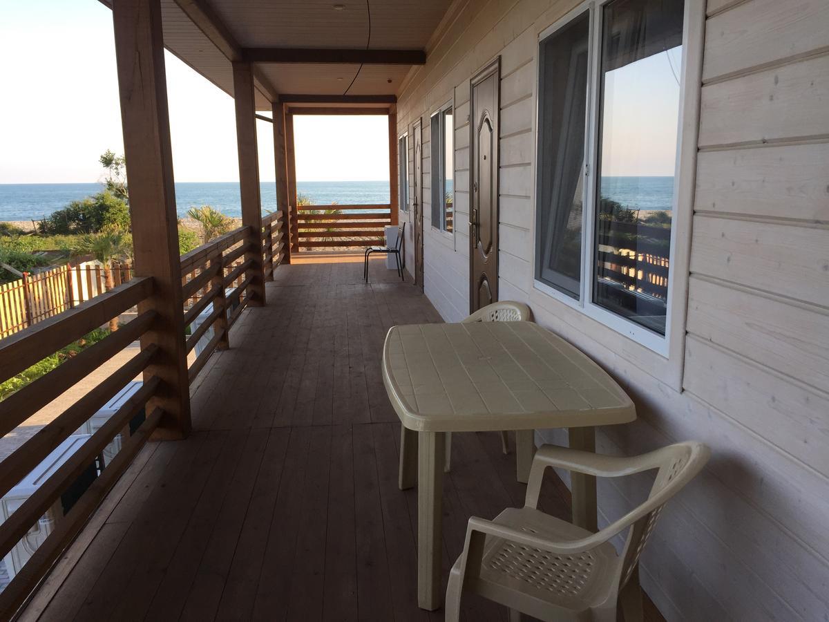 Al Mare Hotel Pizunda Exterior photo